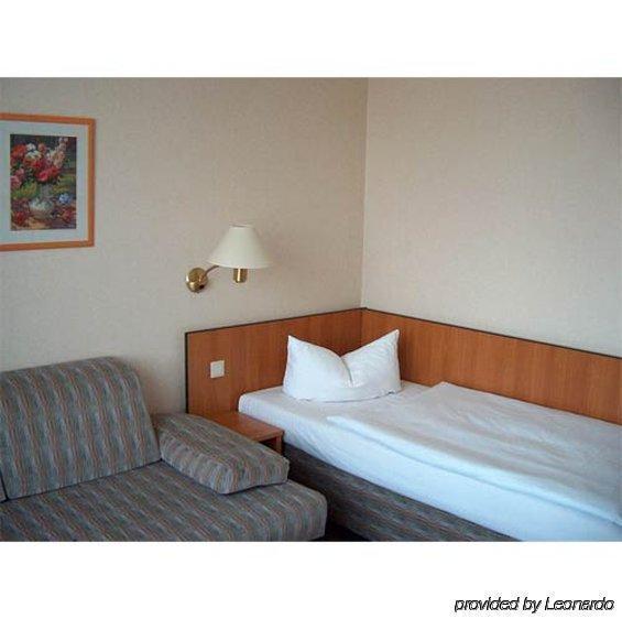 Hotel Kubrat An Der Spree Berlin Exterior photo