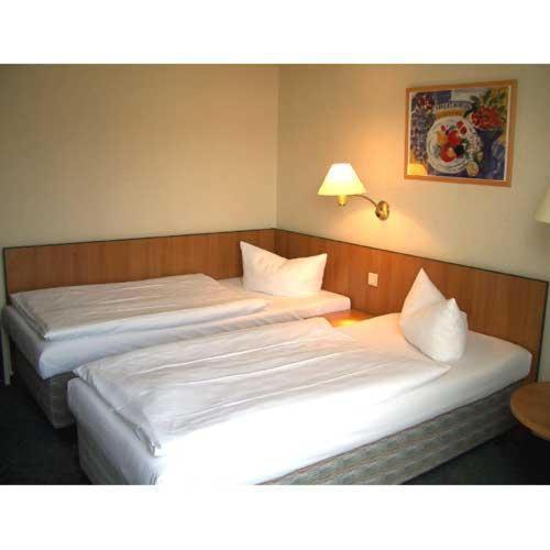 Hotel Kubrat An Der Spree Berlin Exterior photo